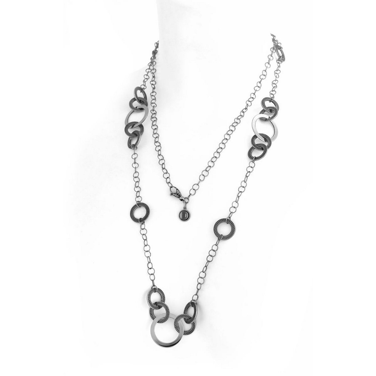 Collana essenza chanel realizzato in argento 925 brunito dal brand dueaerre 1938